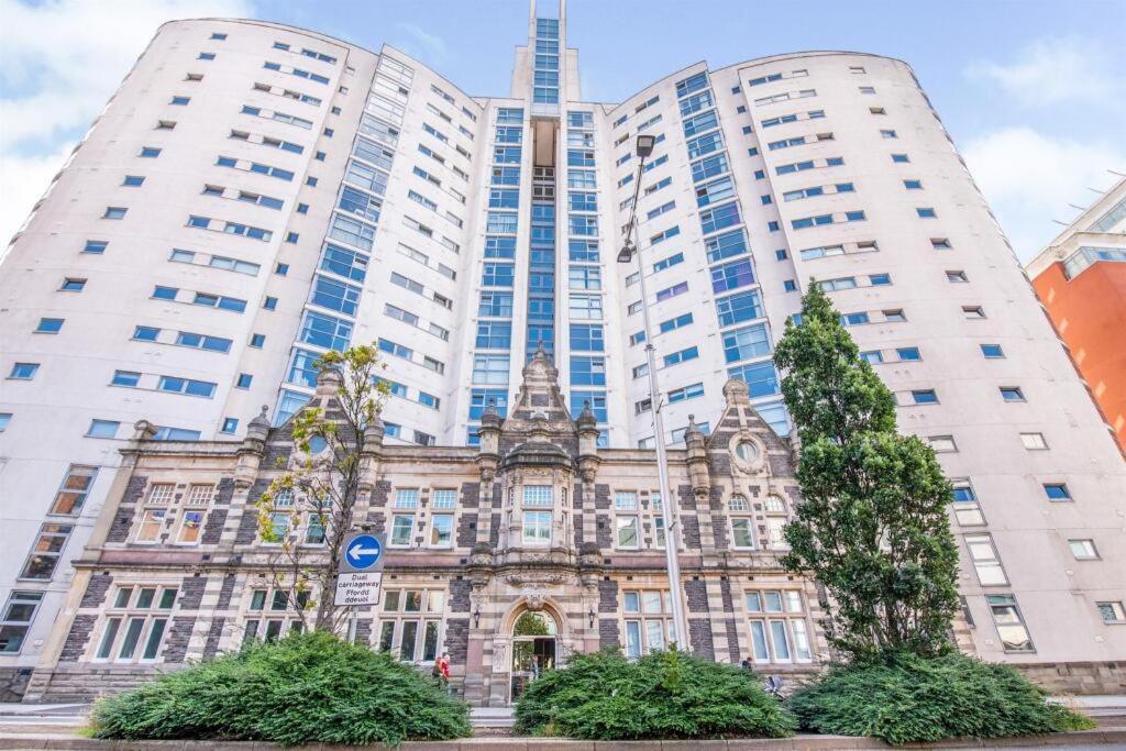 The Skyline - Luxury City Centre Flat With Designated Parking Кардифф Экстерьер фото
